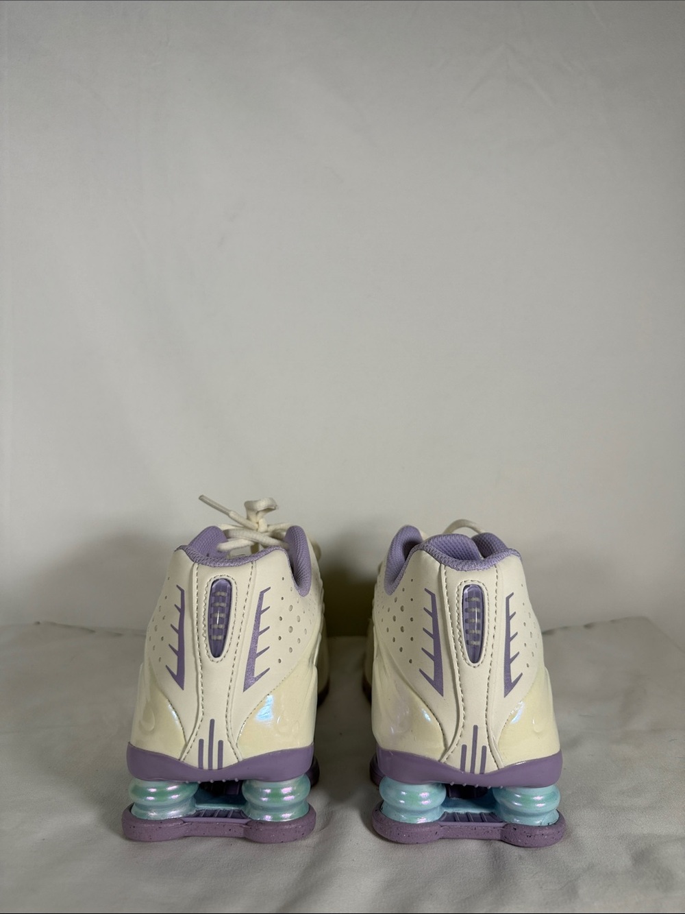 Nike Shox Women's Cream and Lavender - Picture 4 of 6